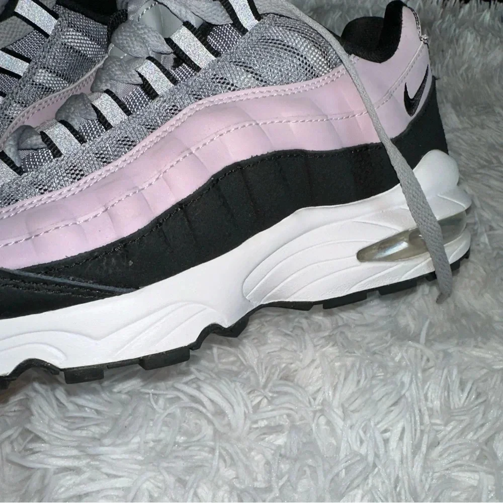 Nike air Max 95 Premium Gray Purple Excellence like new condition Sz 7 women’s